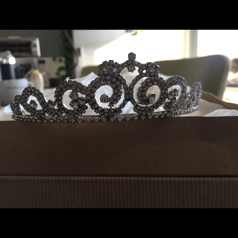 Tiara - image 4